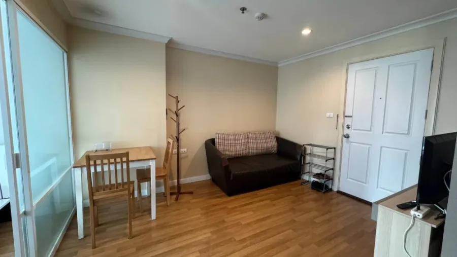For rent, Lumpini Place Rama 9-Ratchada, very beautiful view, spacious room, not cramped, fully furnished, hurry and reserve before you miss out.