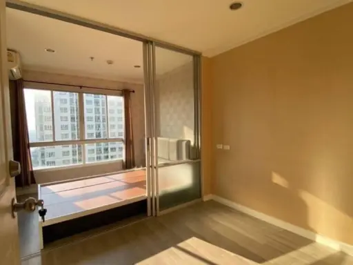 For sale, Lumpini Ville Chaengwattana-Pak Kret, 28th floor, has a high view, comes at a great price, good investment, stay by yourself, buy it now.