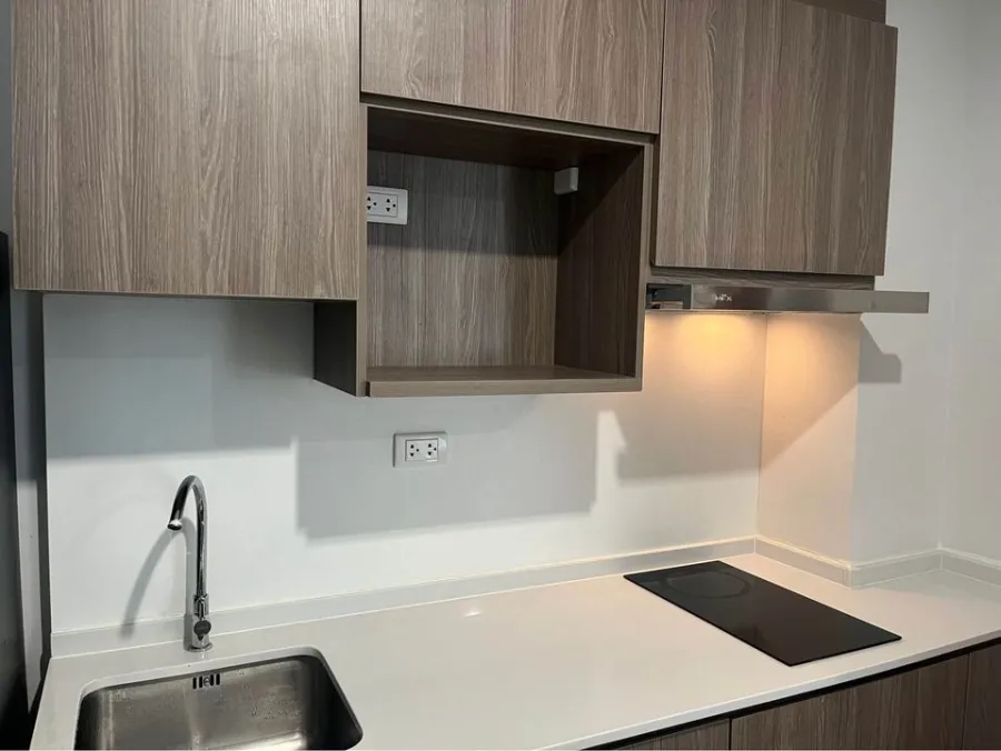 Condo for sale, The Parkland Charan-Pinklao, 21st floor, corner room, has a built-in walk in closet, this good, hurry and reserve.