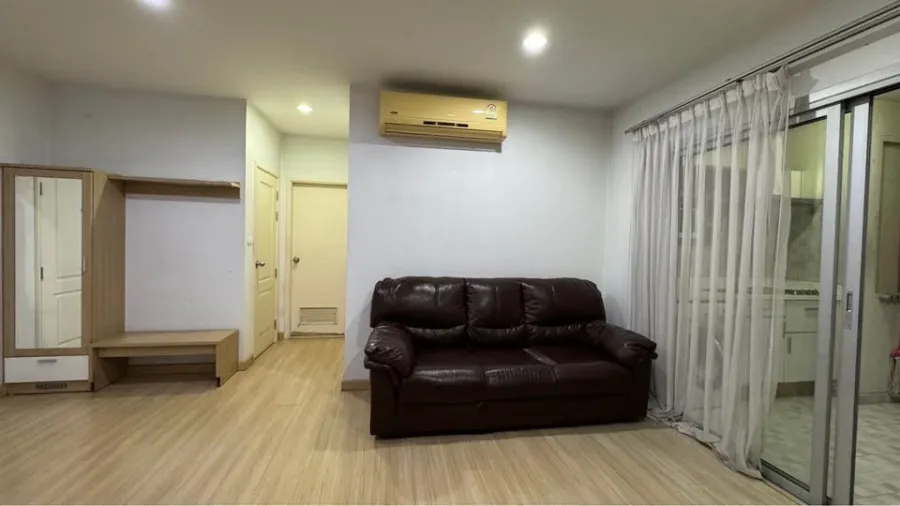 For rent: Centric Scene Ratchavipa, ready to move in, usable space, great price, hurry and come see today.