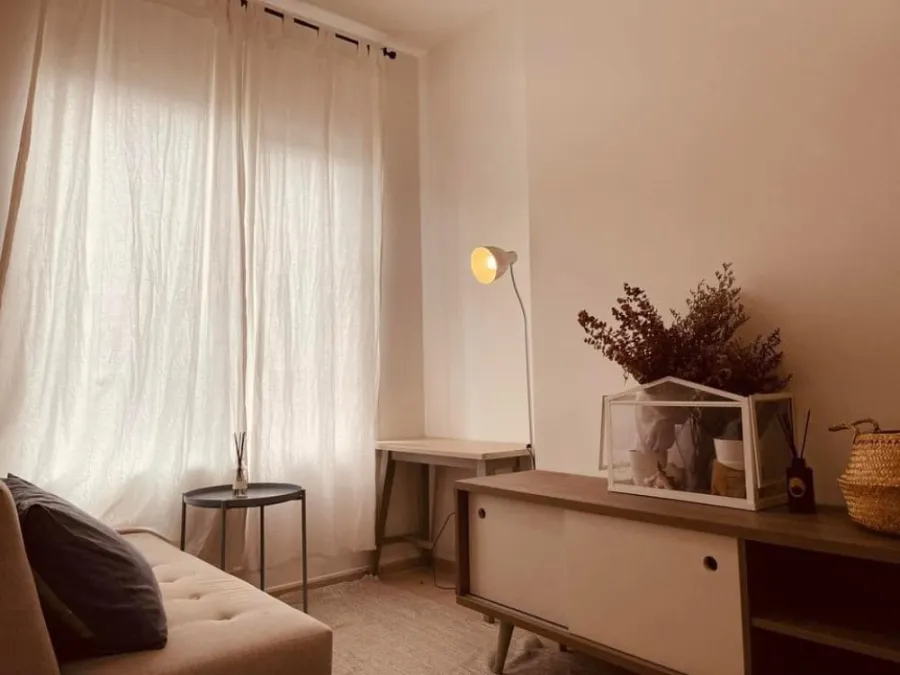 For rent Chapter One Eco Ratchada-Huai Khwang, the room is decorated in a minimalist style, very cute.