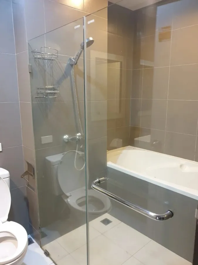 For rent: I-Zen Prime Condominium. The rooms are divided into large proportions and have usable space. Fully furnished, book now