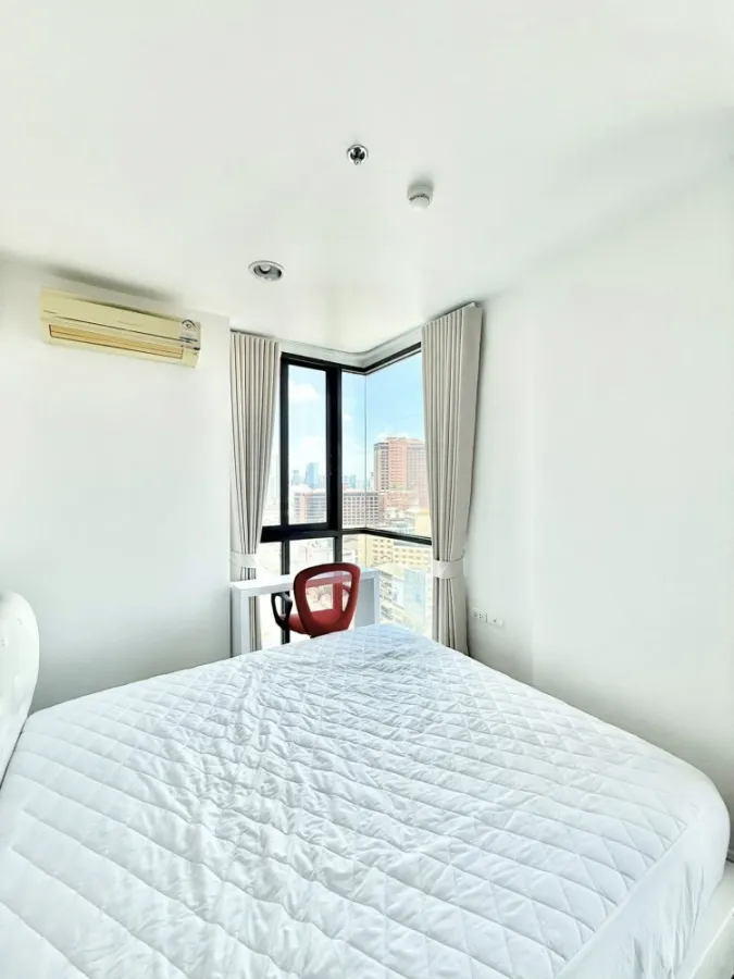 For rent: IDEO Ratchada-Huai Khwang, 17th floor, corner room with privacy, built-in throughout the room, hurry and reserve before you miss out.