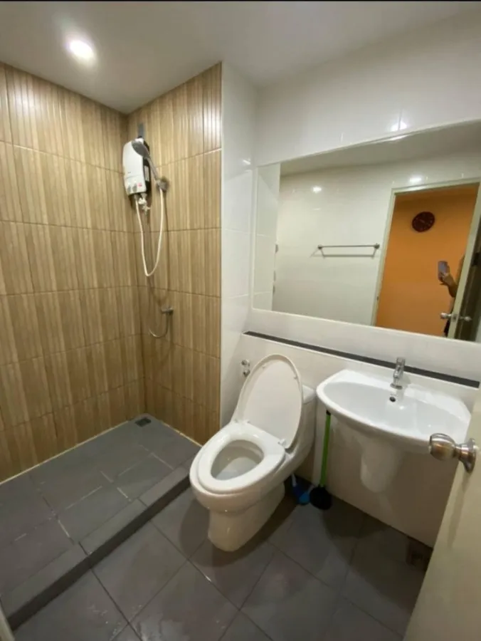 Sell U Tree Condo @ Kaset Intersection, Building A, 8th floor, complete with furniture and electrical appliances. Book now.