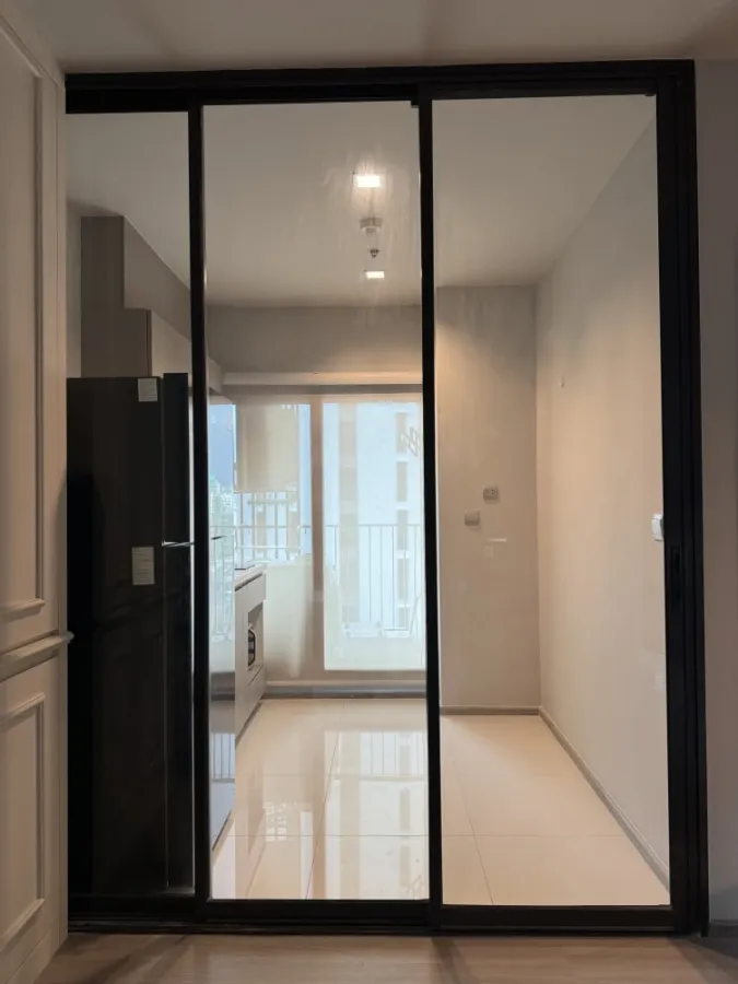For sale or rent: Life Asoke-Rama 9. Nice, fully furnished unit with complete amenities. Don't miss out!