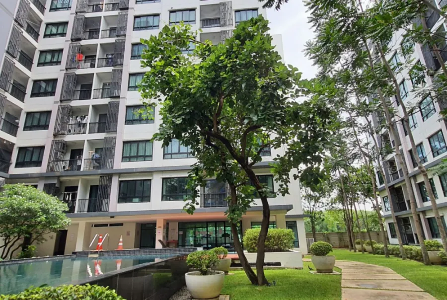 For rent: The Matrix, 4th floor unit, prime location, pool view, fully furnished. Don't miss out!