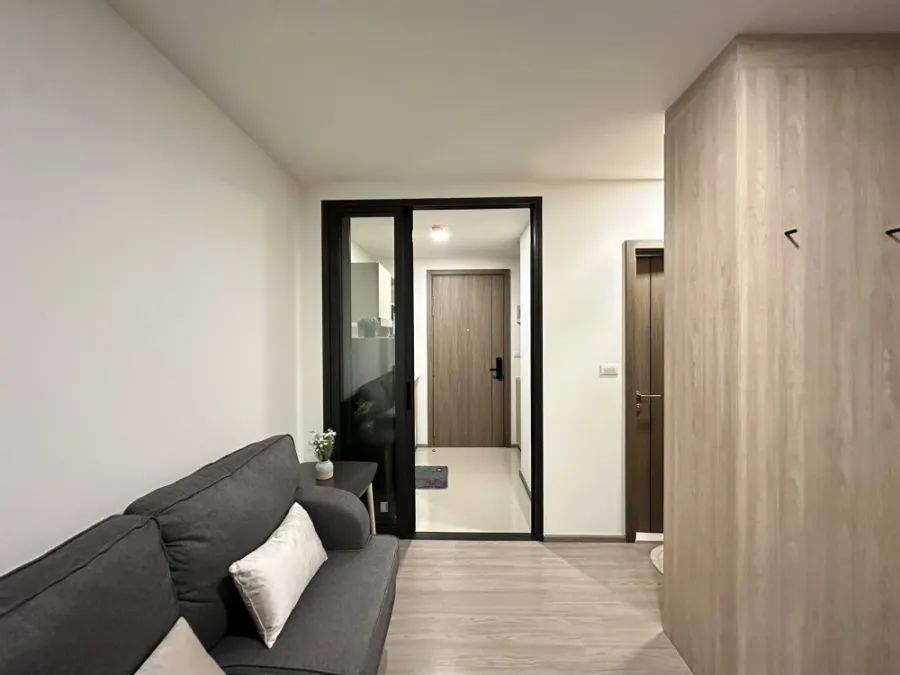 Condo for rent at The Muve Pradipat, residential side. Cool breeze, unobstructed view, fully furnished, ready to move in.