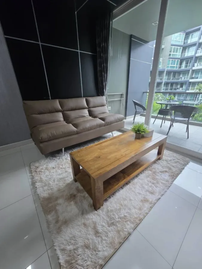 Condo Apus for rent, spacious room, lots of usable space, beautiful wallpaper, good location, don't miss out on this great deal.