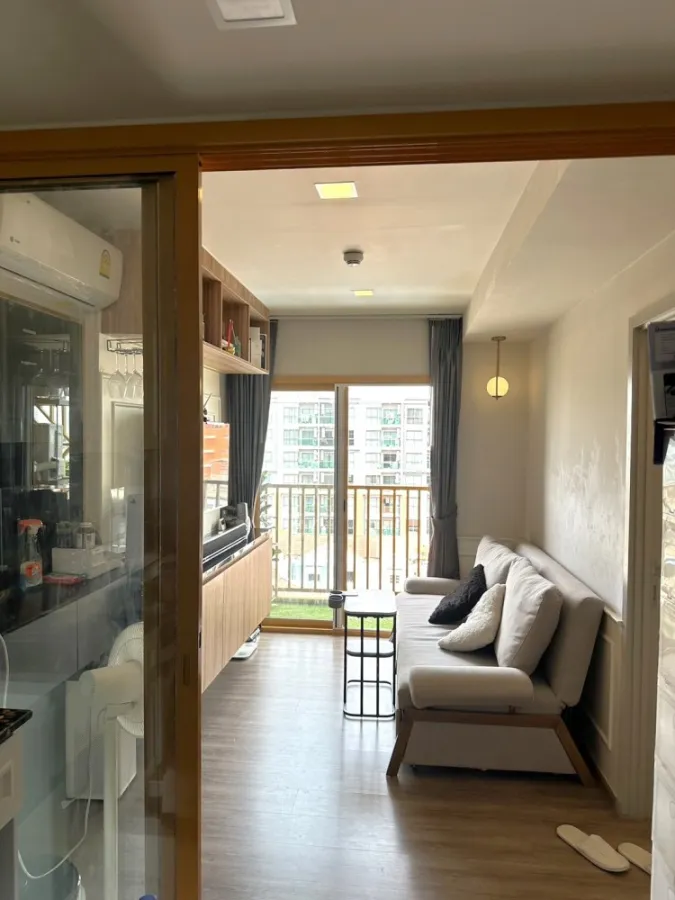 For sale, for rent, The Base Sukhumvit 50, decorated room, ready to move in. Very well built Hurry and catch Majongdon before you miss out.