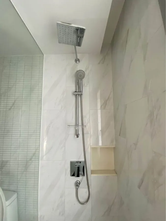 Urgent sale, Condo Hyde Sukhumvit 11, spacious room. Lots of usable space Come be the owner here.