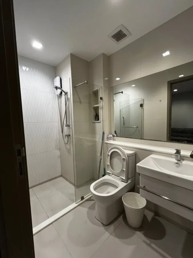 Condo for rent: Life Asoke Rama 9, 33rd floor, beautiful city view, spacious and comfortable. Fully furnished with complete amenities. Book now!