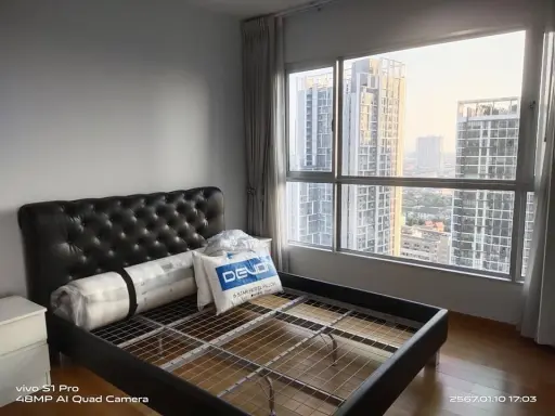 For rent, Hive at Sathorn, high floor, great view, corner room, quiet, not crowded, good price, hurry and reserve now.