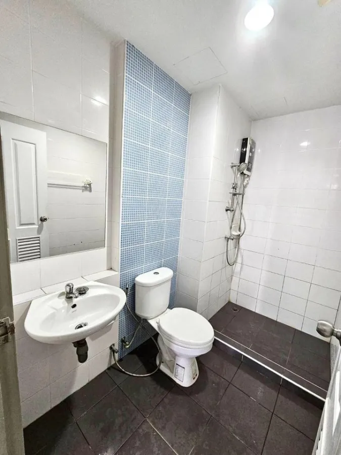 Urgent sale, The Kith Condo, Lam Luk Ka, Khlong 2, rooms are ready, the price is not strong, complete in one place, buy it quickly, don't wait.