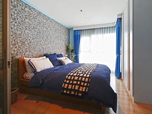 For rent: Aspire Sukhumvit 48, 20th floor, spacious room, beautifully decorated, livable. Install wallpaper throughout the room. Book before you miss