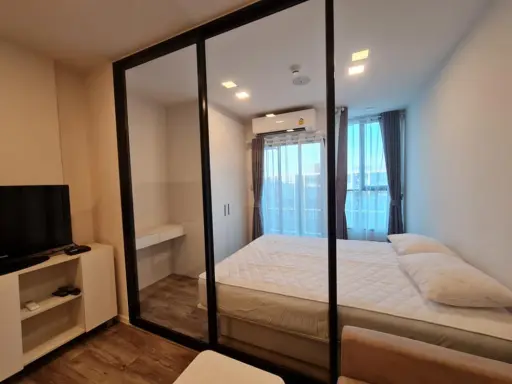 Condo for rent at Atmoz Chaengwattana The room is divided into very private zones. Fully furnished, pool view, great price, hurry up