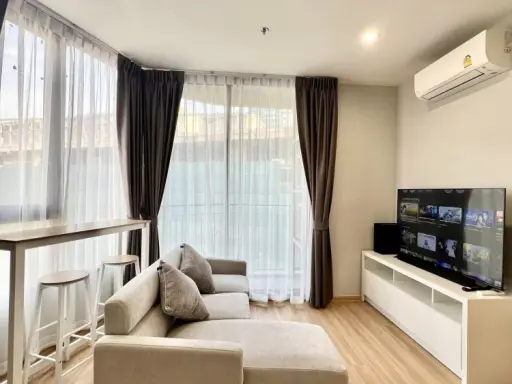 For rent: Skyrise Avenue Sukhumvit 64, high floor, great city view, minimalistic but beautiful, simple but livable.