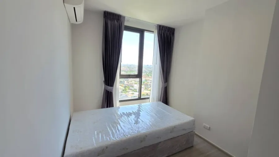 For rent: The Parkland Phetkasem 56, 2 bedrooms, spacious living area, great location, complete amenities. Book now!