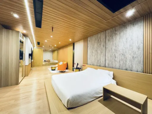 ให้เช่า State Tower Condominium ห้องพร้อมอยู่ เฟอร์ครบพร้อมเครื่องใช้ไฟฟ้าครบชุด กว้างขวางชั้นสูง รีบจองเลยห้ามพลาด+++