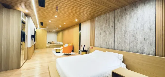 ให้เช่า State Tower Condominium ห้องพร้อมอยู่ เฟอร์ครบพร้อมเครื่องใช้ไฟฟ้าครบชุด กว้างขวางชั้นสูง รีบจองเลยห้ามพลาด+++ images