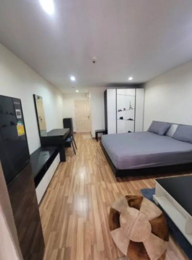For rent, Regent Home 15 Chaengwattana, studio room, 10th floor, pool view. Beautiful room like this. Do not reserve, regret it instead.