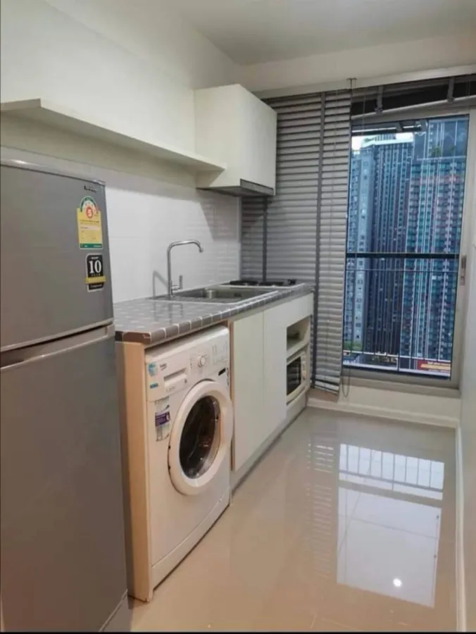 For sale, for rent!! Condo Aspire Rama 9, beautiful room, well furnished, wallpapered to make the room extremely dimensional. Don't miss it!!