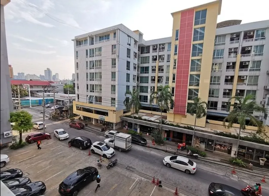 Condo for sale, Ratchada City 18, near the subway, fully furnished, nice room, cool breeze, buy now!! definitely worth it