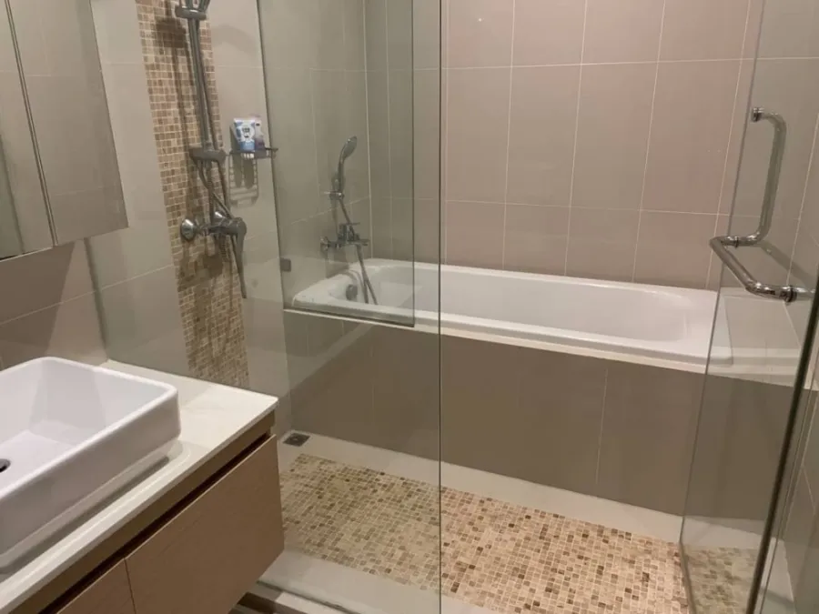 For rent!! Condo Q Asoke, 30th floor, beautiful room, fully furnished. Ready to move in, don't miss it!!