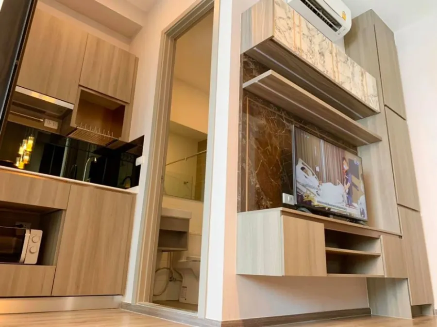 Condo for rent, Knightsbridge Prime, On Nut, east corner room, shady, private, do not miss