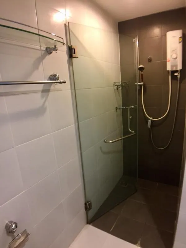 Sell / rent !! Condo A Space Play Sutthisan - Ratchada, spacious room, pool view, cool, open to the wind.