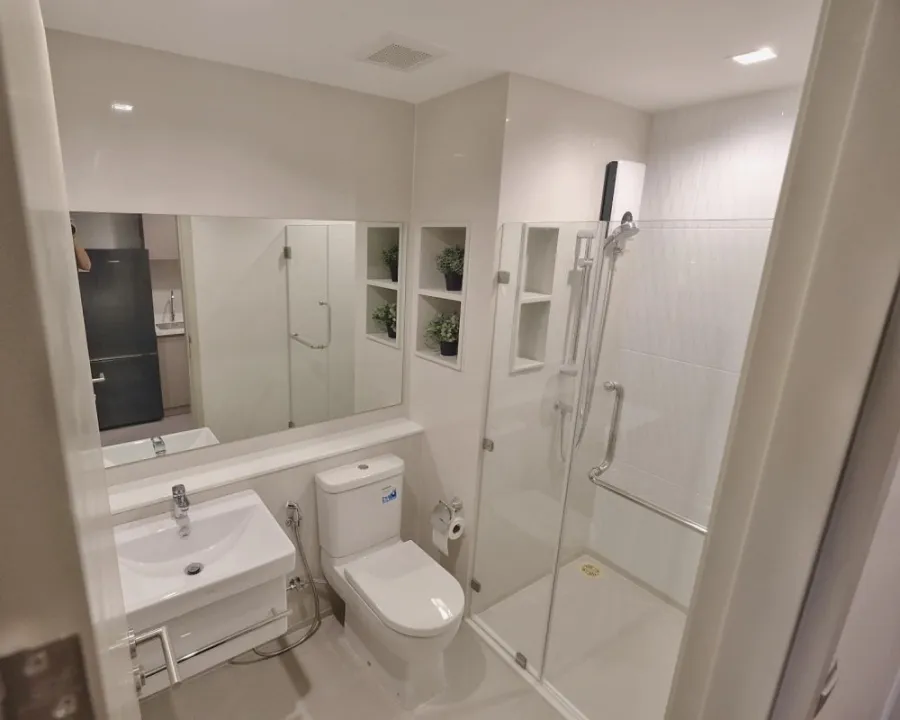 Quick rent! Life Ladprao - High floor, corner room decorated in modern Japanese style, good location, convenient transportation.