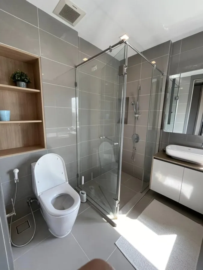 For sale rent Condo M Silom ห้องกว้างขวาง built in อย่างดี มีอ่างอาบน้ำ บอกเลยว่าห้ามพลาด
