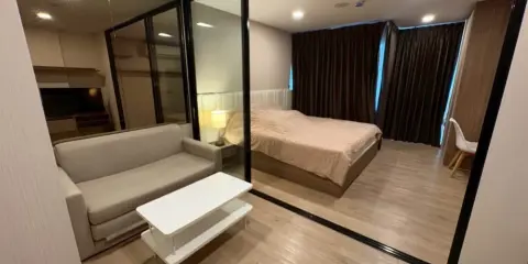 ให้เช่า Kave Town Shift 1 ห้องนอน 1 ห้องน้ำ ตกแต่งคุมโทน มาพร้อมเฟอร์นิเจอร์ครบครัน มองเห็นวิวสระ จองด่วน