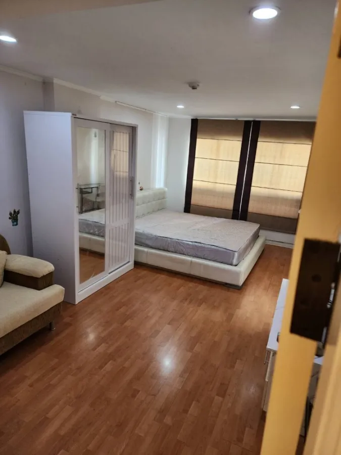 For rent, Lumpini Ville, Cultural Center, STUDIO room, 6th floor, comes with full furniture. If you don't reserve, you'll miss a lot.