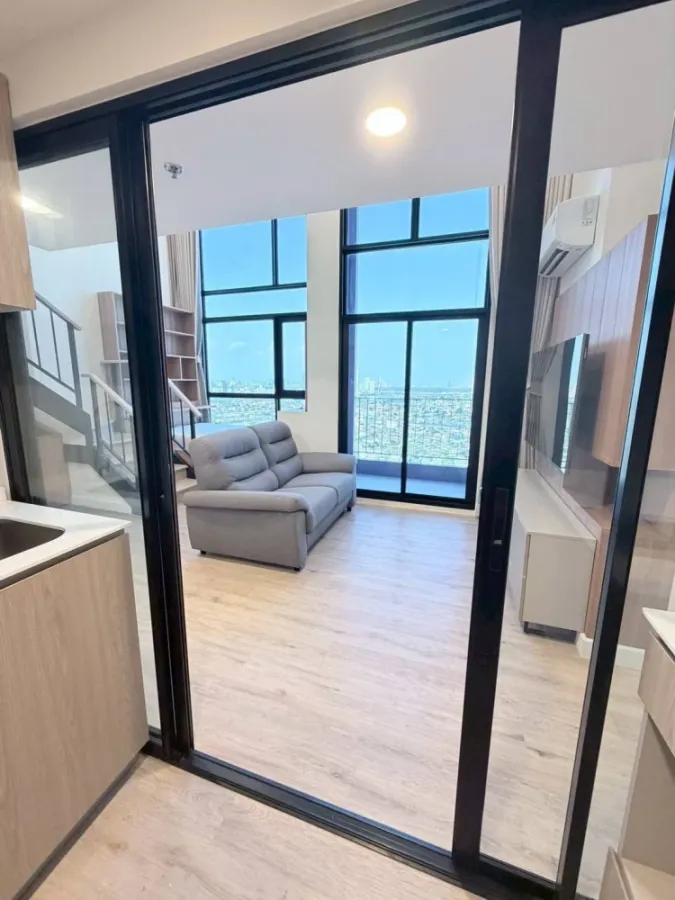 For rent: XIM Suksawat - Rama 3. Spacious room with high ceilings, airy feel, high-quality built-in furniture, and beautiful view. Book now!