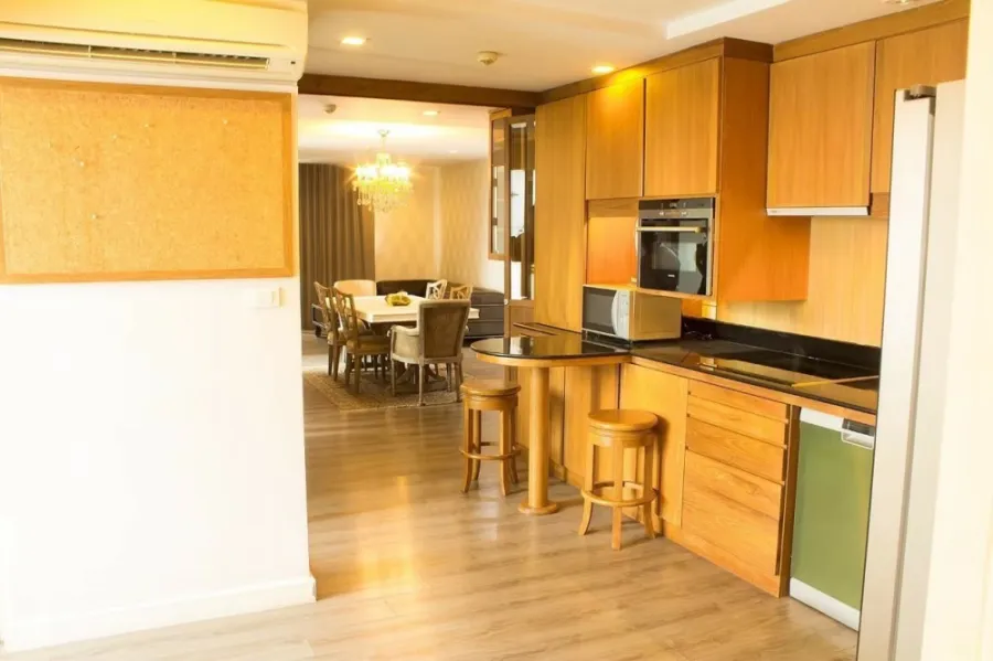 ให้เช่า คอนโด เดอะ รูม สุขุมวิท 40 ห้องกว้าง 4 ห้องนอน สำหรับครอบครัวใหญ่ ทำเลดี รีบจองก่อนหลุด!!