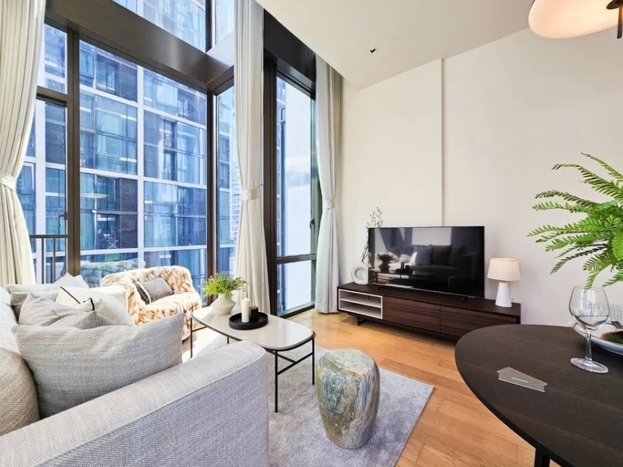 For rent!! Condo 28 Chidlom, duplex room Simple, elegant, expensive-looking furniture Just carry one bag and move in!!