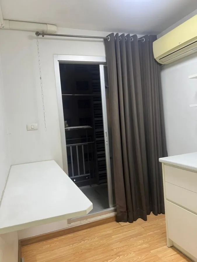 For sale: The Trust Residence Pinklao (Borommaratchachonnani). White room, comfortable to the eye, separated by glass partitions. Book now.