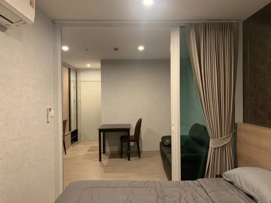 For rent: Regent Home Bangna project. Rooms are partitioned into separate, clearly defined zones. Great price! Book now, don't miss out!