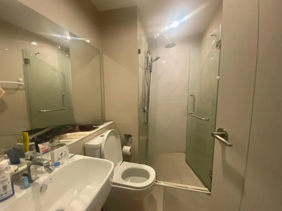 For sale: Aspire Erawan Prime, 16th floor, corner room, private, very spacious. Reserve first, get first. Urgent.