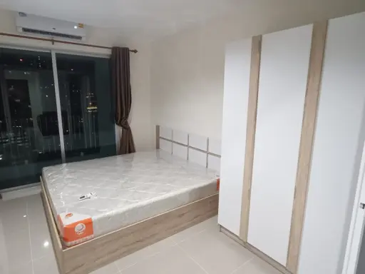 Condo for rent, Assakarn Place Srinakarin, 18th floor, good view, no block, convenient transportation, ready to move in. Don't wait!