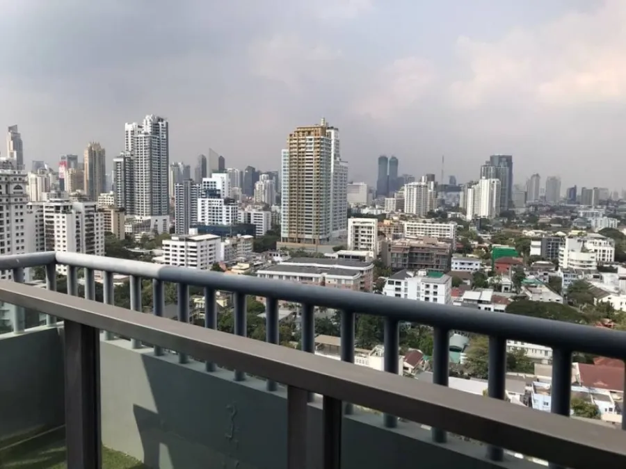 ให้เช่า เอช คอนโด สุขุมวิท 43 ห้องมุม วิวเมืองสวย พร้อมอยู่ ราคาพิเศษ!! อย่ารอช้า!!