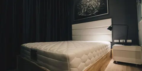 ให้เช่า Urbano Absolute Sathon-Taksin Studio ชั้น 10 ทิศใต้ ไม่ร้อน เห็นวิวเมือง เฟอร์ครบ พร้อมอยู่