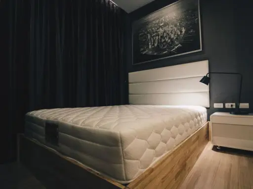 ให้เช่า Urbano Absolute Sathon-Taksin Studio ชั้น 10 ทิศใต้ ไม่ร้อน เห็นวิวเมือง เฟอร์ครบ พร้อมอยู่