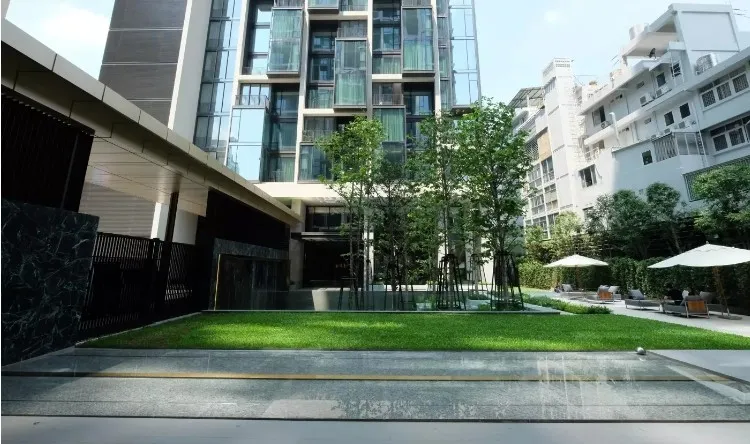 For rent, 28 Chidlom, 16th floor, beautiful room, luxurious decoration, well furnished, I can say that it's very nice to live in. Book now.