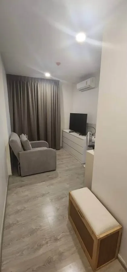 Selling The Tree Charansanitwong 30, corner unit on the top floor. Stunning views, great ventilation – hardly need air conditioning during the day. Do