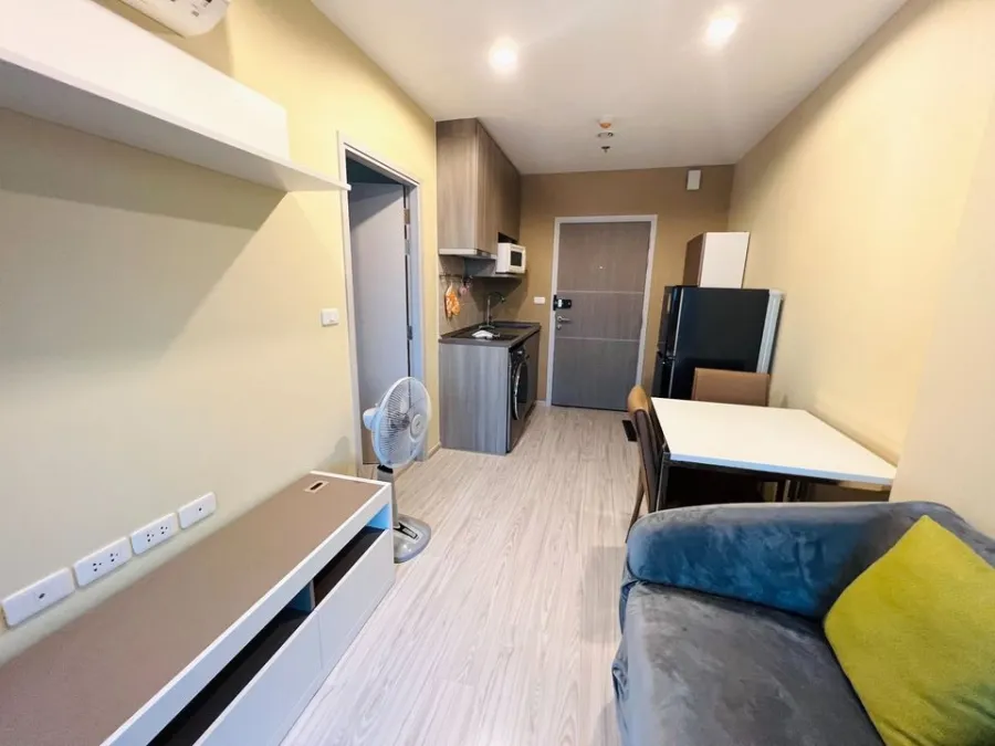 For sale, Ideo Mobi Bang Sue, Grand Interchange, wide balcony, clear view, well ventilated, hurry to book before it's out of hand.
