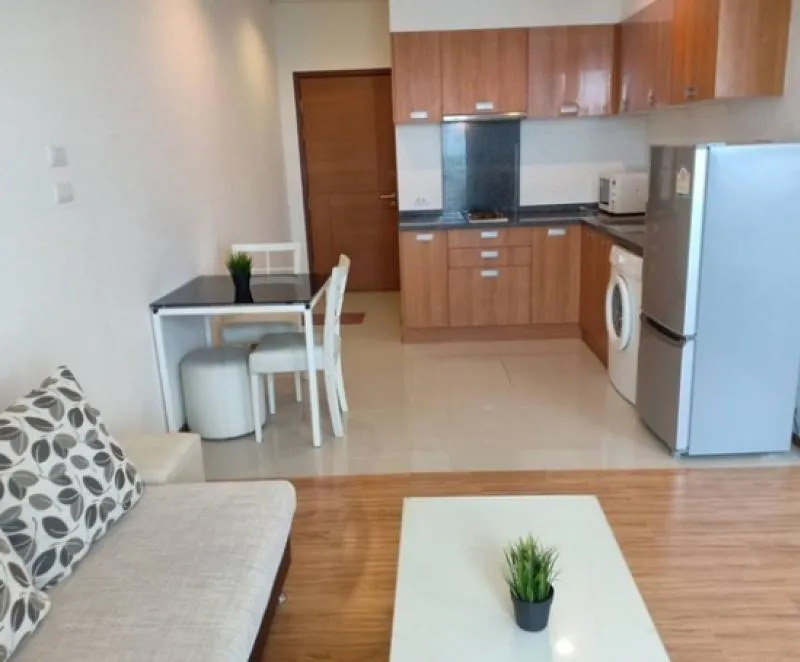 ให้เช่า Villa สาทร ห้องสตูดิโอ มีเฟอร์ครบ เครื่องใช้ไฟฟ้าครบ ชั้น4 วิวสระ อย่ามัวลังเล เช่าเลยจ้า