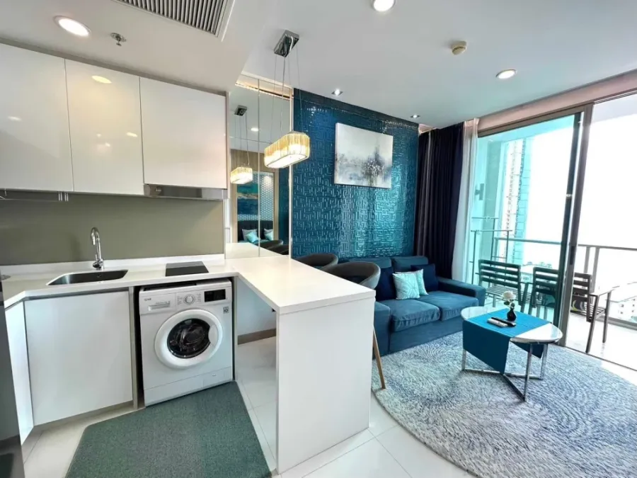 For rent: The Riviera Wong Amat Beach, a lovely room, beautifully decorated, excellent built-in furniture, sea view, reserve now!