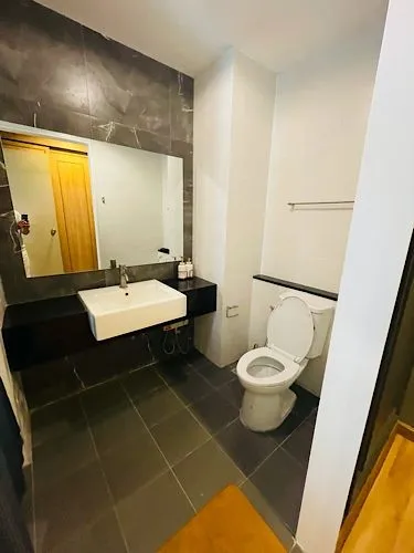 For rent, Ideo Ratchada - Huai Khwang, built-in furniture throughout the room. Let me tell you, it's very livable. Book now, hurry.