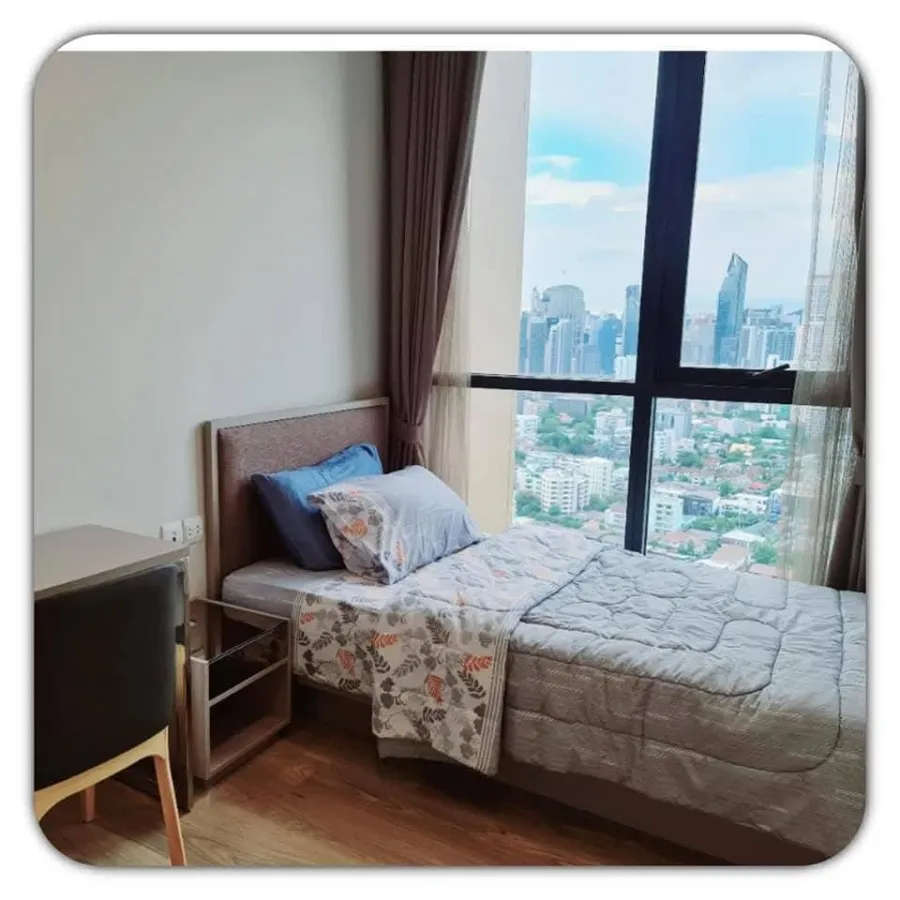 For rent: Oka Haus Sukhumvit 36, 2 bedrooms, plenty of living space, fully furnished, beautiful view from high floor, reserve now!
